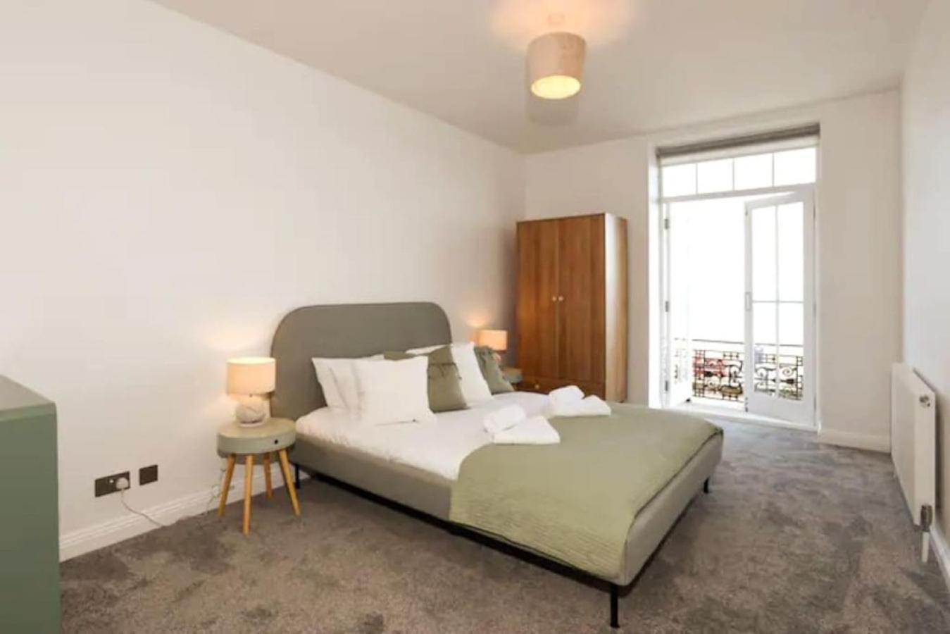 Air Maison - Stunning Beach Front Apartment Portsmouth Kültér fotó