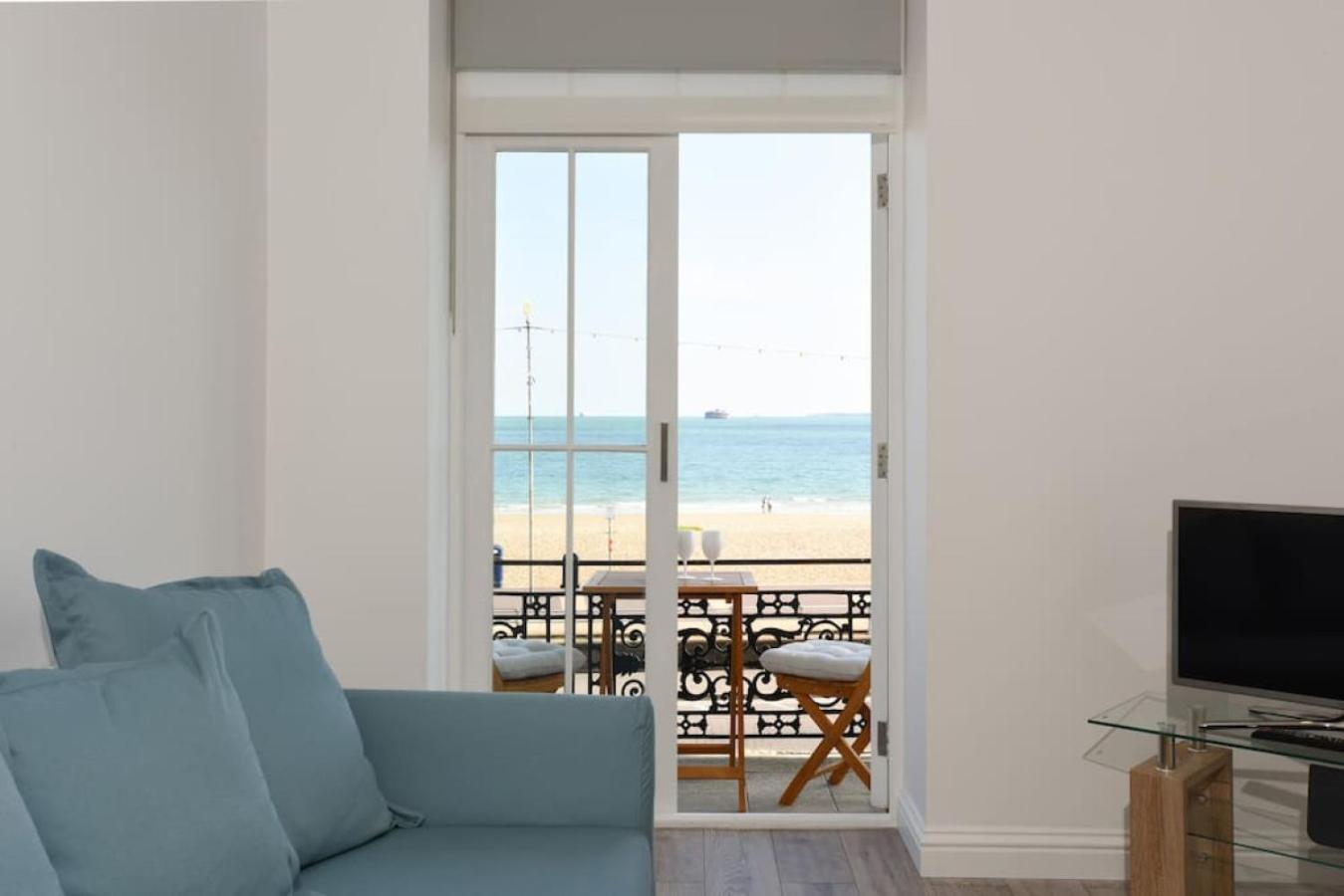Air Maison - Stunning Beach Front Apartment Portsmouth Kültér fotó