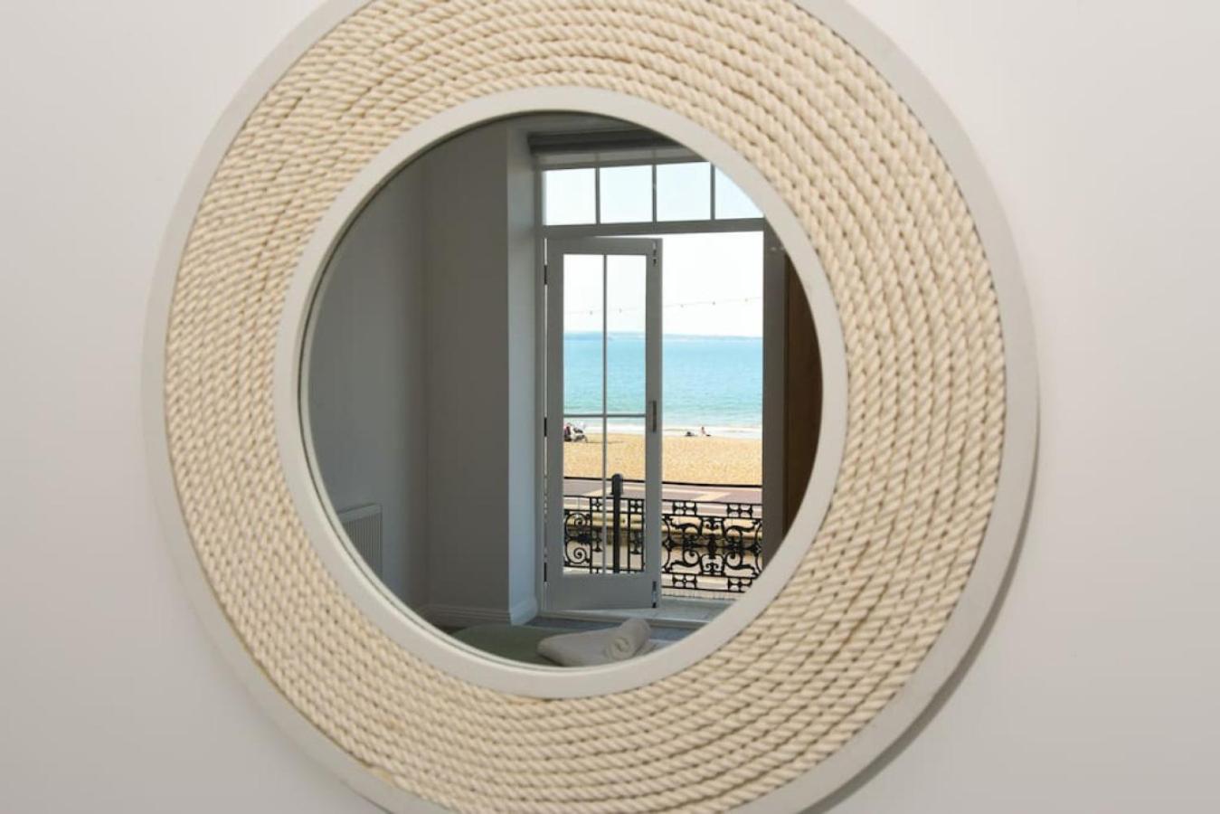 Air Maison - Stunning Beach Front Apartment Portsmouth Kültér fotó