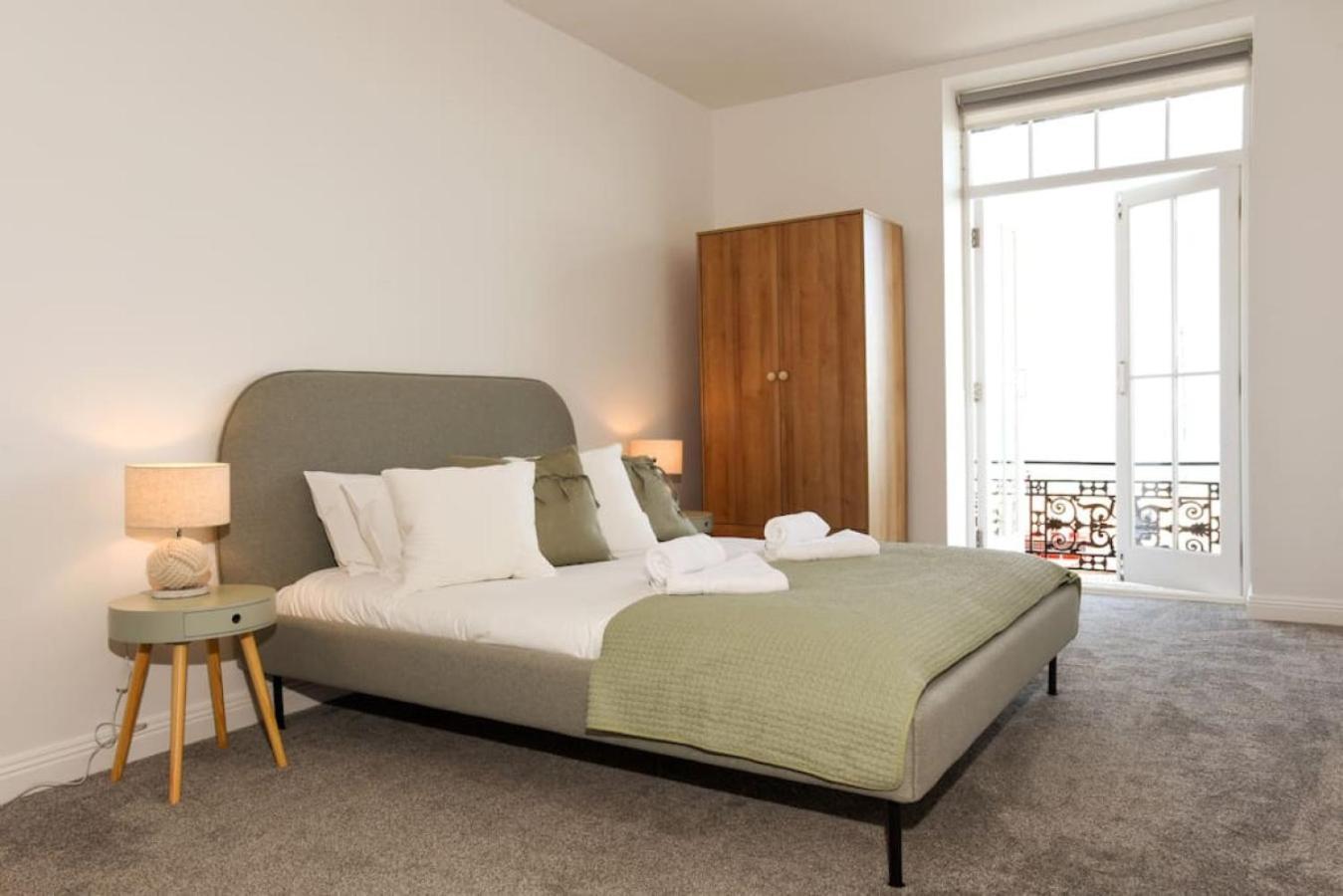 Air Maison - Stunning Beach Front Apartment Portsmouth Kültér fotó